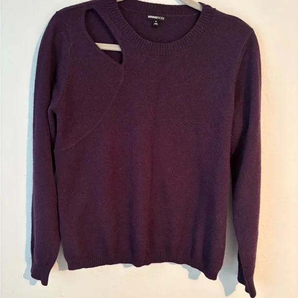 Minnie Rose Women’s Crewneck Cashmere Sweater in Deep Plum - Picture 4 of 5